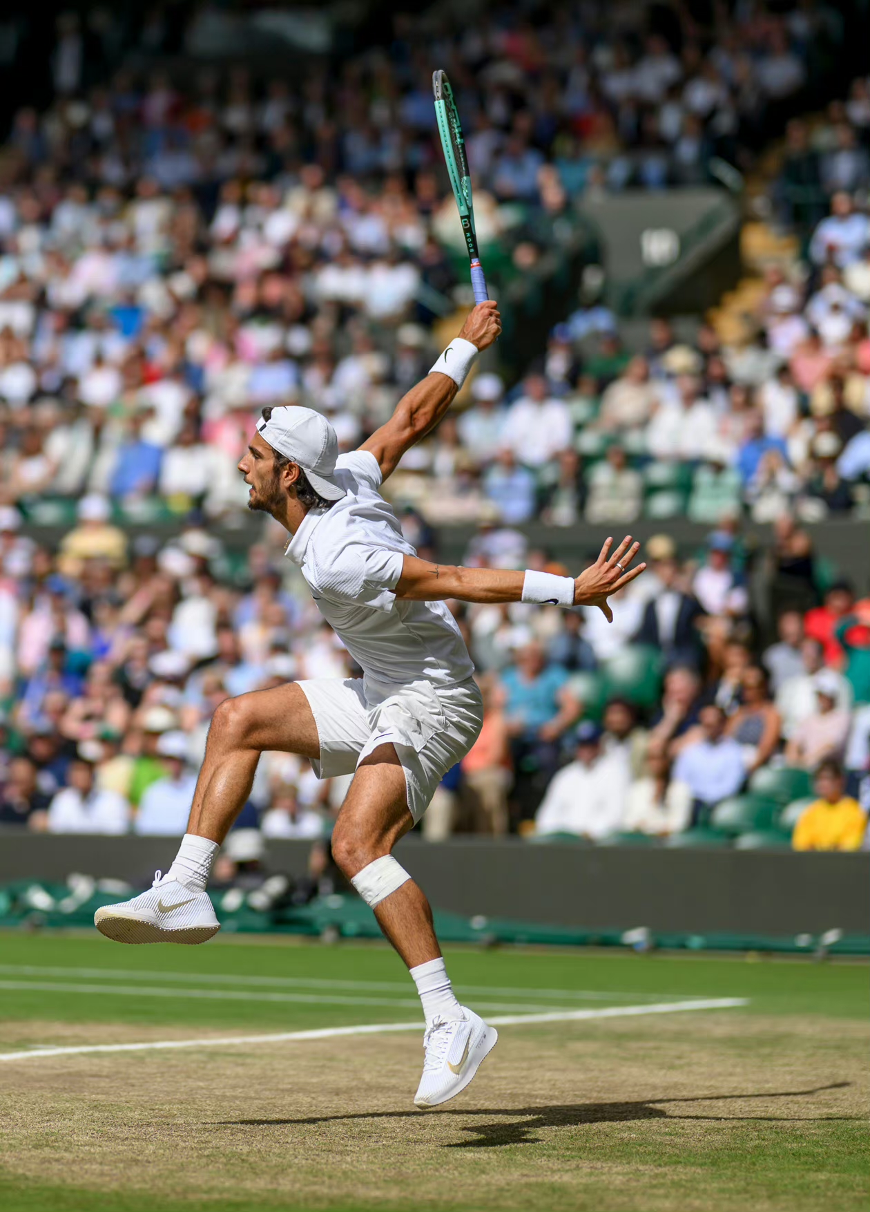 爱游戏中国-德约科维奇连续十场比赛得分超过险胜罗马迎意甲关键赛，风云突变那不勒斯集结日手感冰凉瞬间刷屏(德约科维奇共多少胜了)